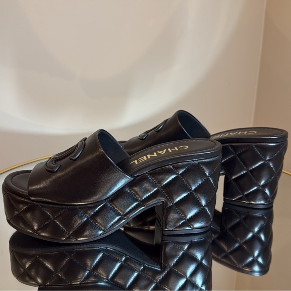 CHANEL DAD 25A CC logo Quilted Lambskin leather Platform Mules Sz 39 - Picture 10 of 17